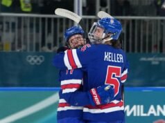 Coyne Schofield mencetak dua gol saat AS mengalahkan Italia 6-0 untuk melaju ke semifinal hoki es wanita Olimpiade