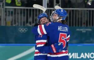 Coyne Schofield mencetak dua gol saat AS mengalahkan Italia 6-0 untuk melaju ke semifinal hoki es wanita Olimpiade