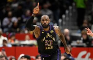 LeBron James kembali untuk mencatatkan rekor pertandingan All-Starnya yang ke-21 dan, pada usia 41 tahun, masih menjadi sorotan tengah musim NBA.