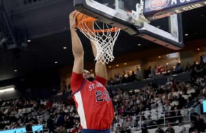 Perkelahian terjadi antara No. 17 St. John’s dan Providence, mengakibatkan enam pemain dikeluarkan dari lapangan