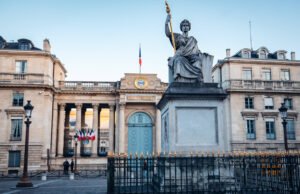 Menurut barometer Cevipof, 78% masyarakat Prancis tidak percaya pada politik