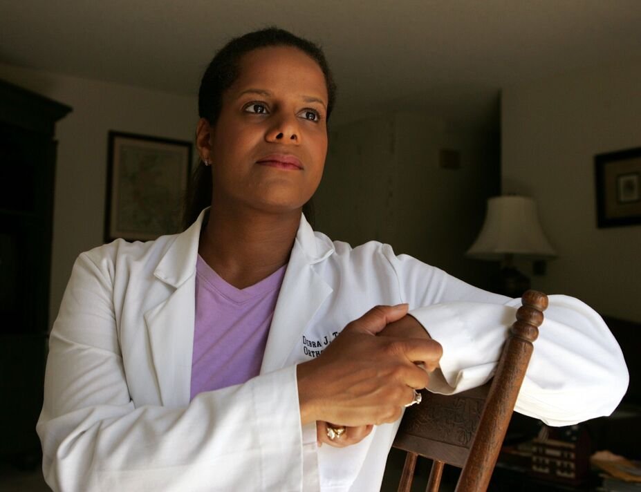 Debi Thomas sebagai dokter Debi Thomas sebagai dokter