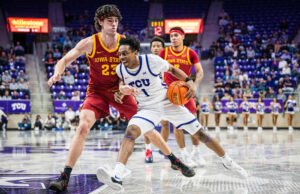 TCU mencetak 12 poin terakhir dan mengalahkan peringkat 5 Iowa State 62-55