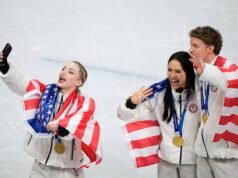 Di dalam grup teks rahasia para juara skating Olimpiade AS yang dikenal sebagai “Rantai OGM.”