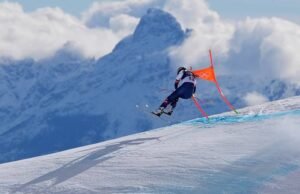 Keputusan Lindsey Vonn untuk bermain ski menuruni bukit di Olimpiade karena cedera lutut dipertanyakan setelah kecelakaan