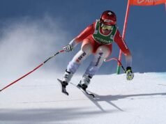Pemain ski Swiss Suter memenangkan perlombaan pertama sejak Olimpiade saat perburuan keunggulan Vonn di Piala Dunia dimulai