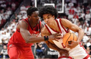 Brown mencetak 45 poin, mencetak rekor permainan tunggal ACC dan menyamai rekor Unseld untuk Cardinals No.24