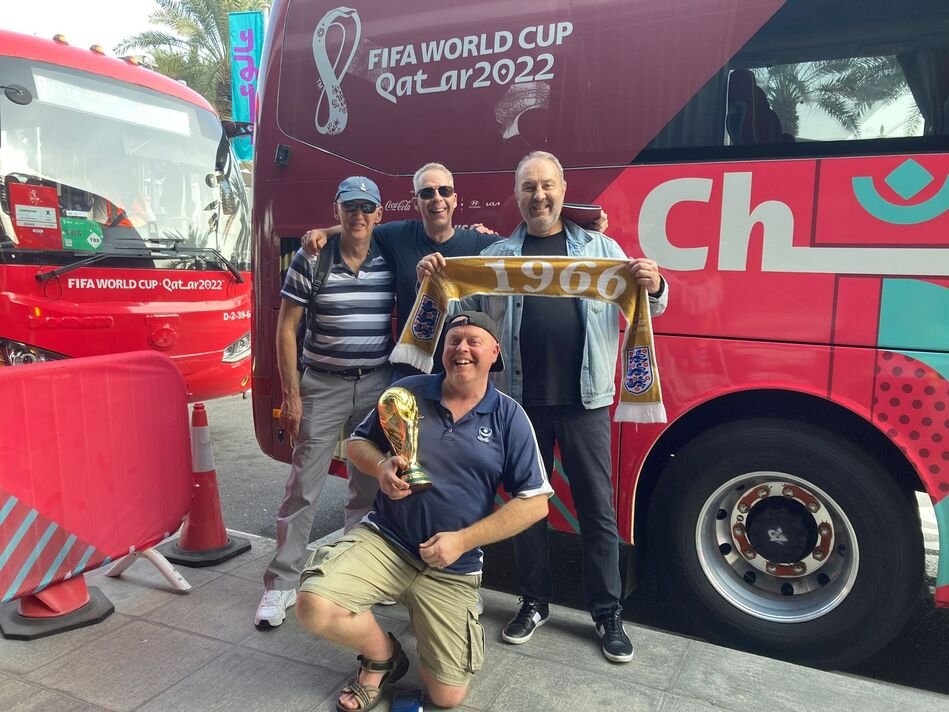 Beck berpose selama Piala Dunia 2022 di Qatar