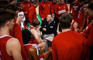 Universitas Miami menerima tekanan sebagai tim Divisi I terakhir yang tidak terkalahkan