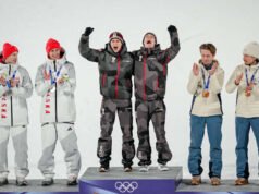 Austria memenangkan emas dalam lompat ski tim super putra Olimpiade pertama karena acara harus dipersingkat karena cuaca