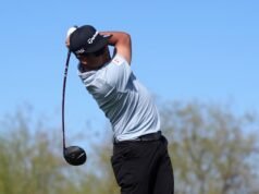 Hisatsune melakukan birdie pada bola pantai untuk menembakkan 63 dan memimpin putaran kedua di Phoenix Open