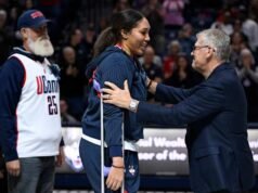 Penampilan AP Top 25 ke-655 Geno Auriemma mendorongnya melewati Tara VanDerveer