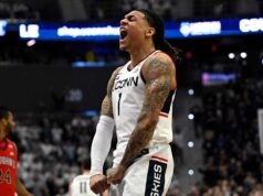 Reed memberi No. 6 UConn kemenangan 72-40 atas No. 15 St.