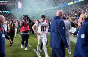 Quarterback Patriots Drake Maye tidak memiliki rencana untuk menjalani operasi pada bahu lemparnya di luar musim ini