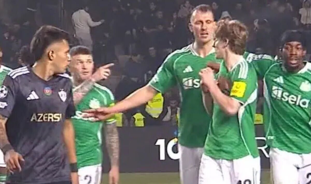 Kieran Trippier dan Anthony Gordon bertengkar. Kieran Trippier dan Anthony Gordon bertengkar.