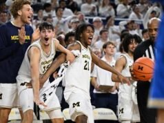Michigan naik ke No. 1 dalam jajak pendapat bola basket putra AP Top 25 untuk pertama kalinya sejak Januari 2013
