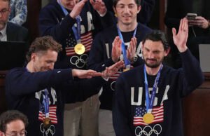 Tim hoki es putra AS merayakannya di State of the Union; Trump mengatakan tim putri akan diberi penghargaan ‘segera’