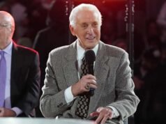 Pat Riley menghidupkan kembali perdebatan pakaian olahraga NBA. Erik Spoelstra suka menjaga pakaian kasualnya tetap kasual