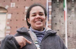 Kegilaan pin Olimpiade di Milan membuat para kolektor berlarian di antara landmark dan memadati pusat pertukaran