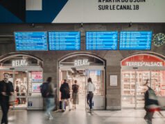 “Buku-buku Bardella akan datang kepada kita secara massal”: di toko Relay milik Bolloré, etalase toko dengan lima puluh warna coklat