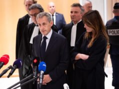 Nicolas Sarkozy akan berusaha lepas dari gelang elektronik dengan ‘kebingungan’ kalimatnya