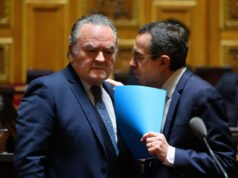 Para senator menyerukan “untuk tidak berjabat tangan” menjelang minggu yang menentukan di Majelis