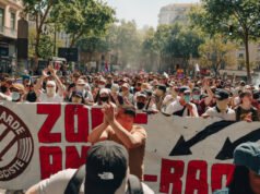 “Kelompok fasis dan anti-fasis mengadopsi suatu bentuk peniruan dalam praktik mereka,” kata peneliti Sylvain Boulouque