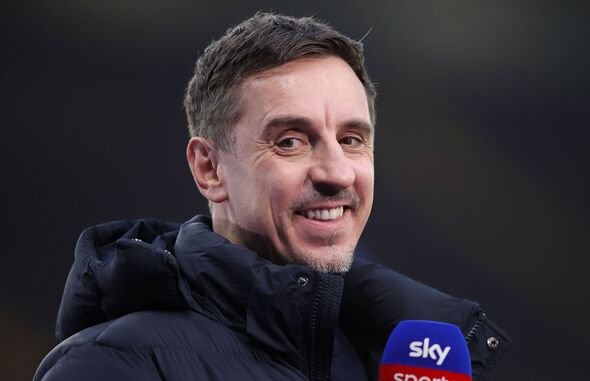 Pakar Sky Sports Gary Neville melihatnya sambil tersenyum