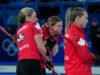 Kanada yang menduduki peringkat teratas mengalahkan Swedia di semifinal cabang curling putri Olimpiade, sementara Swiss mengalahkan Amerika Serikat