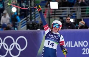 Breezy Johnson memberi rekan setimnya di AS, Mikaela Shiffrin, keunggulan tipis di nomor gabungan putri