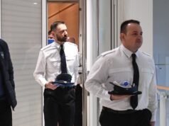 Rompi kuning dirobohkan di Burger King: pada hari pertama uji coba melawan 9 CRS, pertarungan antara seragam, video, dan interpretasi