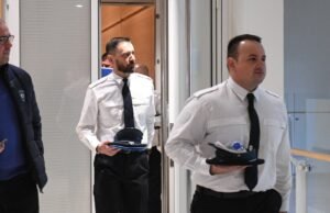 Rompi kuning dirobohkan di Burger King: pada hari pertama uji coba melawan 9 CRS, pertarungan antara seragam, video, dan interpretasi