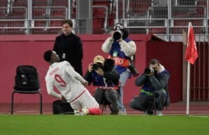 Balogun mencetak dua gol awal tetapi Monaco kalah 3-2 dari PSG di Liga Champions