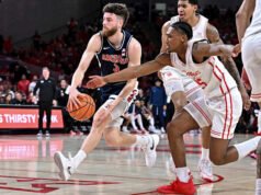 22 poin Dell’Orso memimpin No. 4 Arizona atas No. 2 Houston, 73-66, untuk memimpin 12 Besar