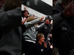 #4 Joey Blaze (Purdue) melakukan kesalahan #3 Mikey Caliendo (Iowa), keputusan 7-4 – Purdue Boilermakers