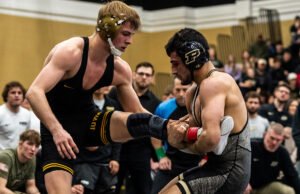 #22 Purdue menyelesaikan musim ganda Indiana-Purdue Boilermakers