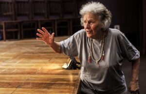 Ariane Mnouchkine menyampaikan “permintaan maaf publik dan tulus” kepada para korban Théâtre du Soleil