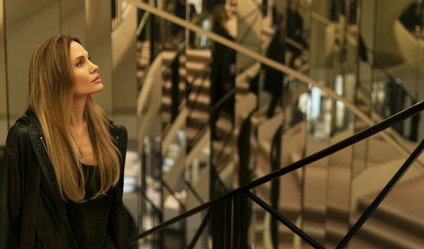 Di tangga Maison Chanel yang terkenal, rue Cambon. Foto Carole Bethuel