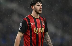 Barcelona memantau dengan cermat situasi bek Liga Premier yang akan segera dikosongkan itu