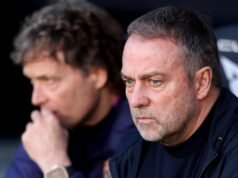 Hansi Flick dibuat marah oleh wasit saat Atlético Madrid kalah 4-0 dari Barcelona