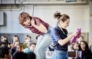 “Fiesta”, keutamaan persahabatan dalam pertunjukan lokal