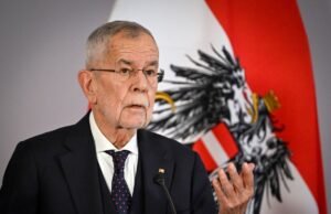 Presiden Austria menyerukan perpanjangan dinas militer