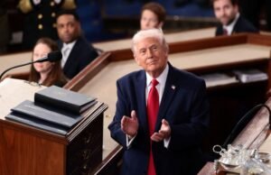 AS: Donald Trump berusaha meyakinkan warga Amerika bahwa ‘zaman keemasan’ yang dijanjikan saat pelantikannya telah kembali pada masa pelantikannya "Pidato Kenegaraan"