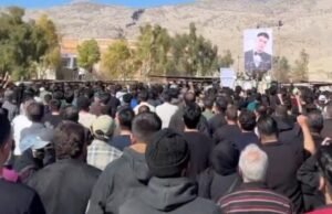 Penghormatan, bunga dan slogan: Rakyat Iran terus menantang kekuasaan meski ada penindasan