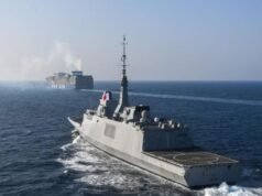 Angkatan Laut Prancis sedang mempersiapkan para pelaut untuk menghadapi tekanan tembakan musuh mengingat ancaman di Laut Merah