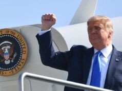 Merah, putih, biru tua dan emas… Air Force One dicat ulang dengan warna favorit Donald Trump