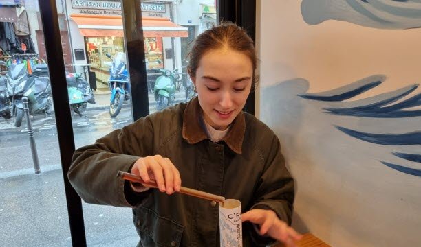 Saus dimasukkan dan dituangkan langsung ke dalam tabung. Foto EBRA/CT