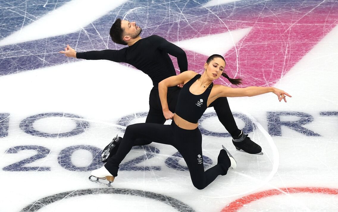 Lewis Gibson dan Lilah Fear berlatih seluncur indah