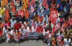 India: Puluhan juta pengunjuk rasa melakukan pemogokan menentang empat undang-undang ketenagakerjaan Modi