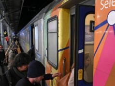 juga. Lalu lintas kereta api sangat terganggu setelah insiden listrik